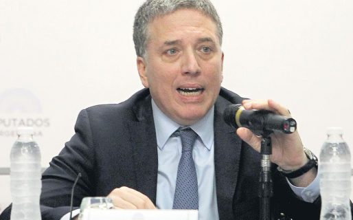 Dujovne asume con indiferencia la pérdida del poder adquisitivo