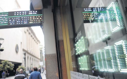 El dólar se mantiene estable y ronda los $38,98