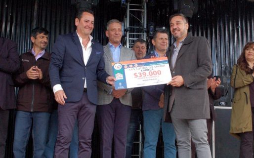 Lotería del Chubut entregó bienes en el aniversario de Corcovado