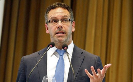 Sandleris vendió otros USD 94 millones y mantuvo el dólar estable a $57