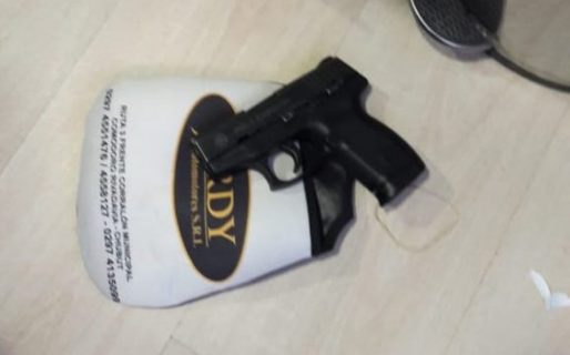 Allanaron una conocida agencia de autos de zona norte