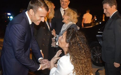 Papelón en la llegada de Macron