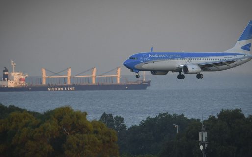 Los empleados de Aerolíneas se quedaron sin bono de fin de año