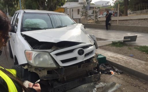 Lo detuvieron luego de chocar autos estacionados e intentar escapar