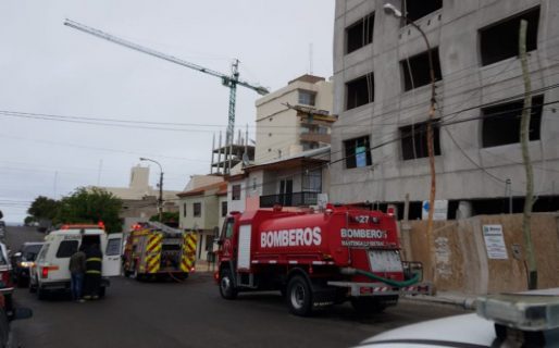 Dos bomberos se intoxicaron al acudir a un supuesto incendio