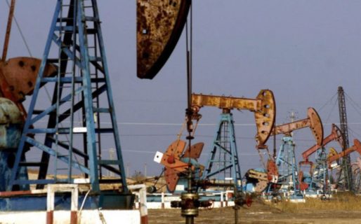 El petróleo baja esperando decisiones de la OPEP