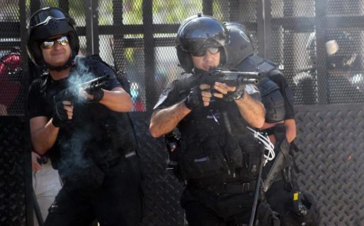 Macri habilitó el uso de armas de fuego frente a cualquier «peligro inminente»