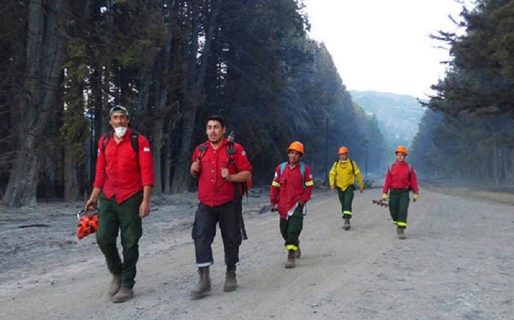 Incendio sin control en Aldea Escolar: Las condiciones podrían empeorar