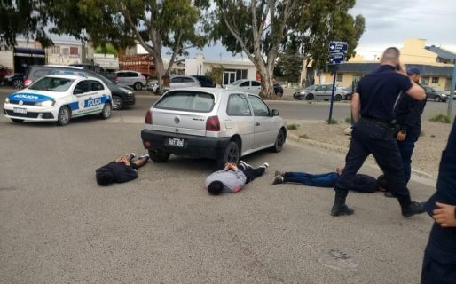 Detuvieron a cuatro hombres que asaltaron con violencia a una familia