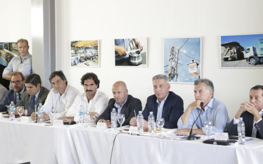 Arcioni le pidió a Macri por las obras portuarias para Chubut en la Mesa de Pesca