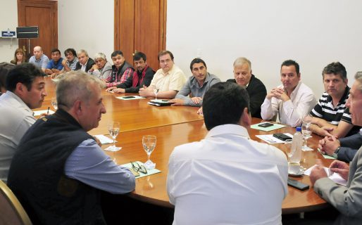 Reunión de Arcioni con intendentes por infraestructura, viviendas y desarrollo urbano