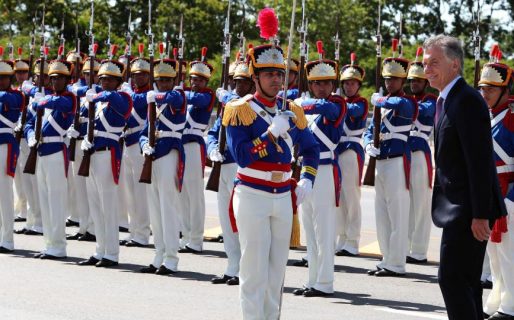 Protesta contra Macri antes de su encuentro con Bolsonaro
