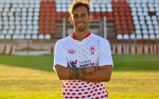 Un jugador de Huracán de Comodoro denunció que el DT le pidió $5000 para jugar