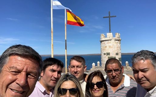 Menna junto a sus candidatos recorrieron Camarones