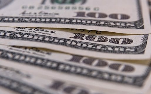 El dólar cerró casi estable a $ 43,84