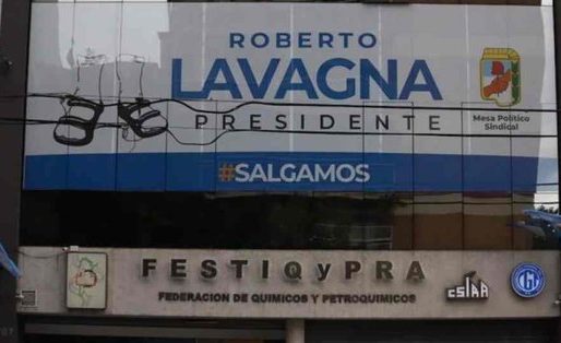Lanzan el logo de Lavagna Presidente: Sandalias con medias para todos