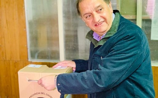 «Me juego lo que hago todos los días: trabajar para la gente», dijo Linares luego de votar