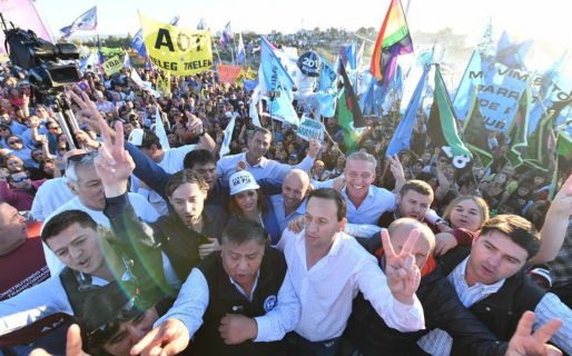 Multitudinario acto en apoyo a la fórmula Arcioni-Sastre y a Maderna en Trelew