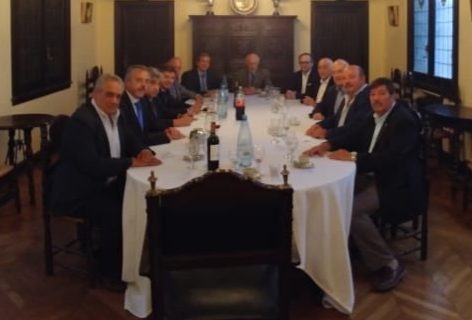 Lavagna se acerca al campo en busca de consenso