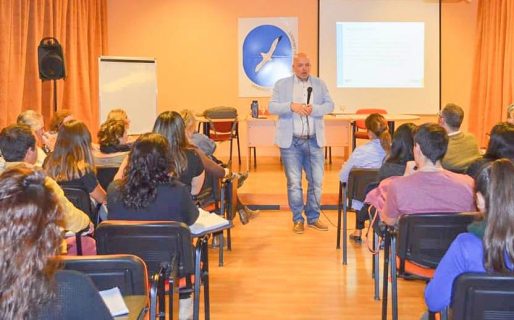 Pizzi disertó ante docentes y estudiantes de la carrera de Medicina