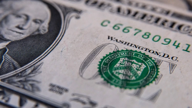 El dólar alcanzó un nuevo récord y rozó los 45 pesos