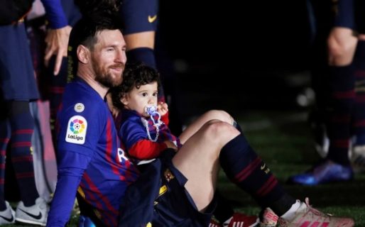 La imagen más tierna: El abrazo de Messi campeón con sus hijos