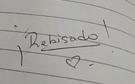 Un padre escrachó a la maestra de su hija por escribir «rebisado»