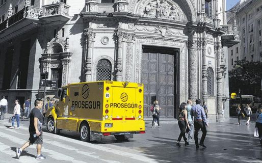 Menos dólar, más riesgo país