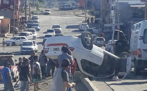 Choque y vuelco en La Saladita