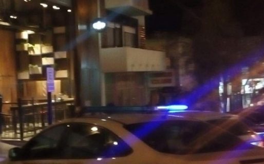 Hubo golpes, destrozos y detenidos en una cervecería del centro