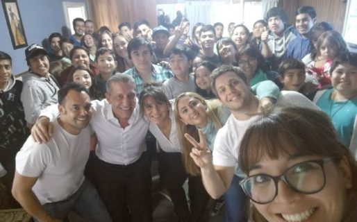 Arcioni alentó a los jóvenes a participar en política: háganse escuchar porque son el futuro”