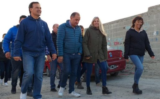 De campaña, Linares recorrió Trelew con Mac Karthy y Papaiani