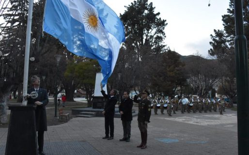 Menna recordó la Revolución de Mayo en Esquel junto al intendente Ongarato