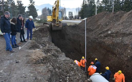 Menna visitó la obra multimillonaria de pluviales que Nación financia en Esquel