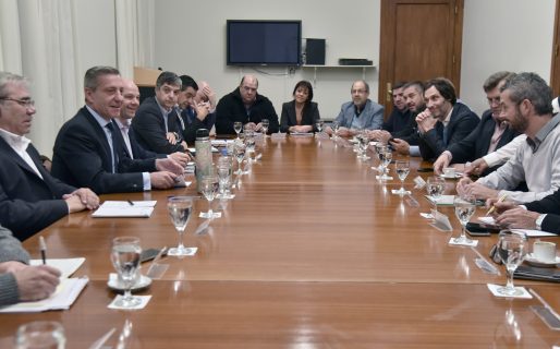 Arcioni recibe a empresarios de la construcción para reactivar obras