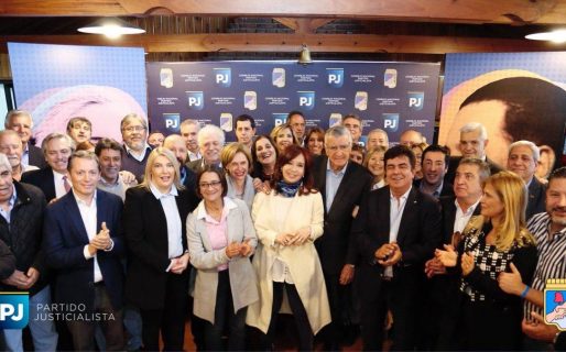 Cristina se sumó a la cumbre del PJ, un gesto para construir un frente opositor