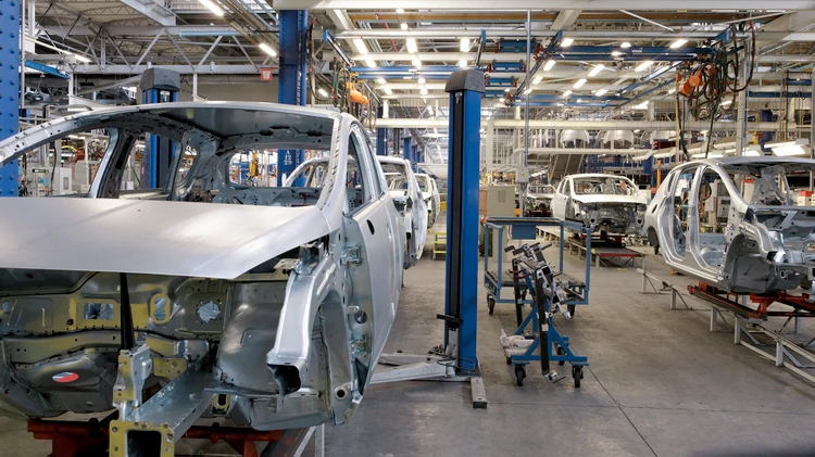 La actividad en la industria y en la construcción acumuló 11 meses en recesión