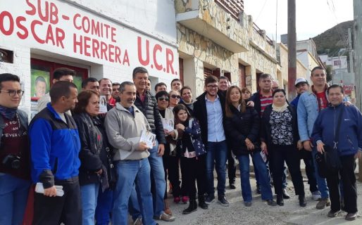 Menna recorrió el barrio Pietrobelli con importante acompañamiento