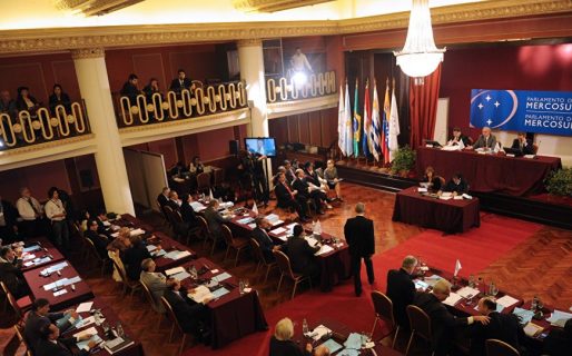 Un amparo obligaría a Macri a llamar a elecciones de diputados del Parlasur