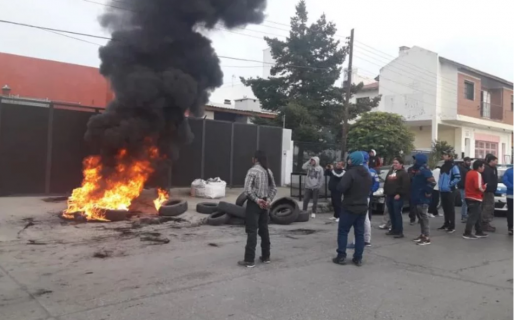 Clausuraron la obra del super chino
