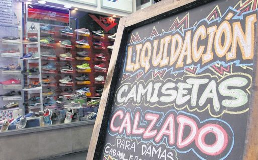 Las ventas en los comercios minoristas cayeron casi 49% en marzo