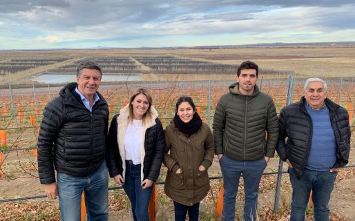 Menna cierra campaña con con apoyo de Mario Negri y una caminata por Comodoro