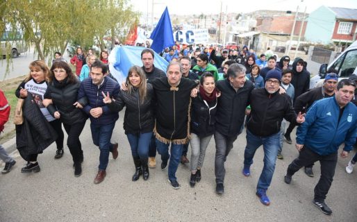 Carlos Linares concluyó su carrera por la gobernación en el barrio Máximo Abásolo