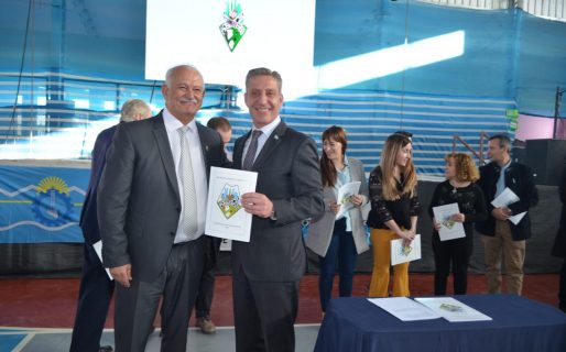 Arcioni y Britapaja celebraron el aniversario de Sarmiento con viviendas