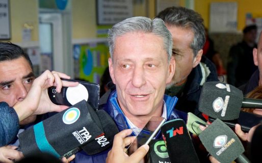 Arcioni instó a los vecinos a votar “porque es lo que legitima los reclamos y las voces”