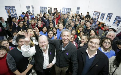 Arcioni recorrió Río Mayo y mantuvo encuentros con vecinos y militantes