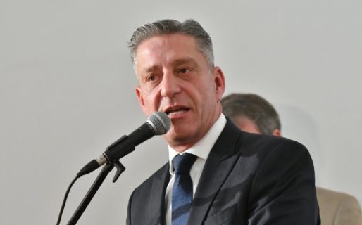 Arcioni convocó a diputados de la oposición