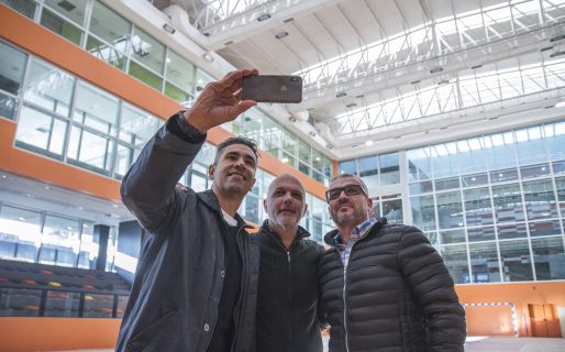 Buzzi recorrió la obra del Centro de Actividades que lleva adelante Petroleros Jerárquicos