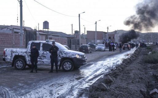 El menor involucrado en el linchamiento regresa a Comodoro y liberaron a una acusada