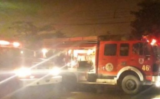Bomberos controlaron un incendio que se desató en una casa de Km 8